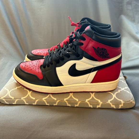 Air Jordan 1 Retro High OG 'Bred Toe' - Picture 3 of 12